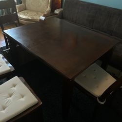 Wood extended table with 4 chairs