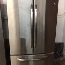 GE French Door Refrigerator (W 33)