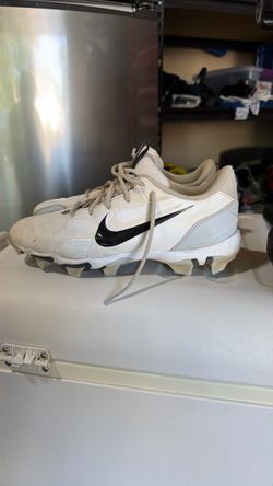 Baseball cleats