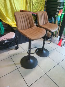 Set of 2 Barstools height Adjustable
