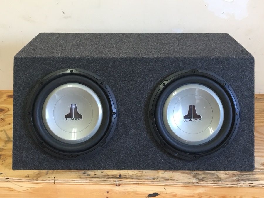 JL Audio 2 10” Inch subwoofers Sub w/ enclosure 10w1v24 300 watt rms
