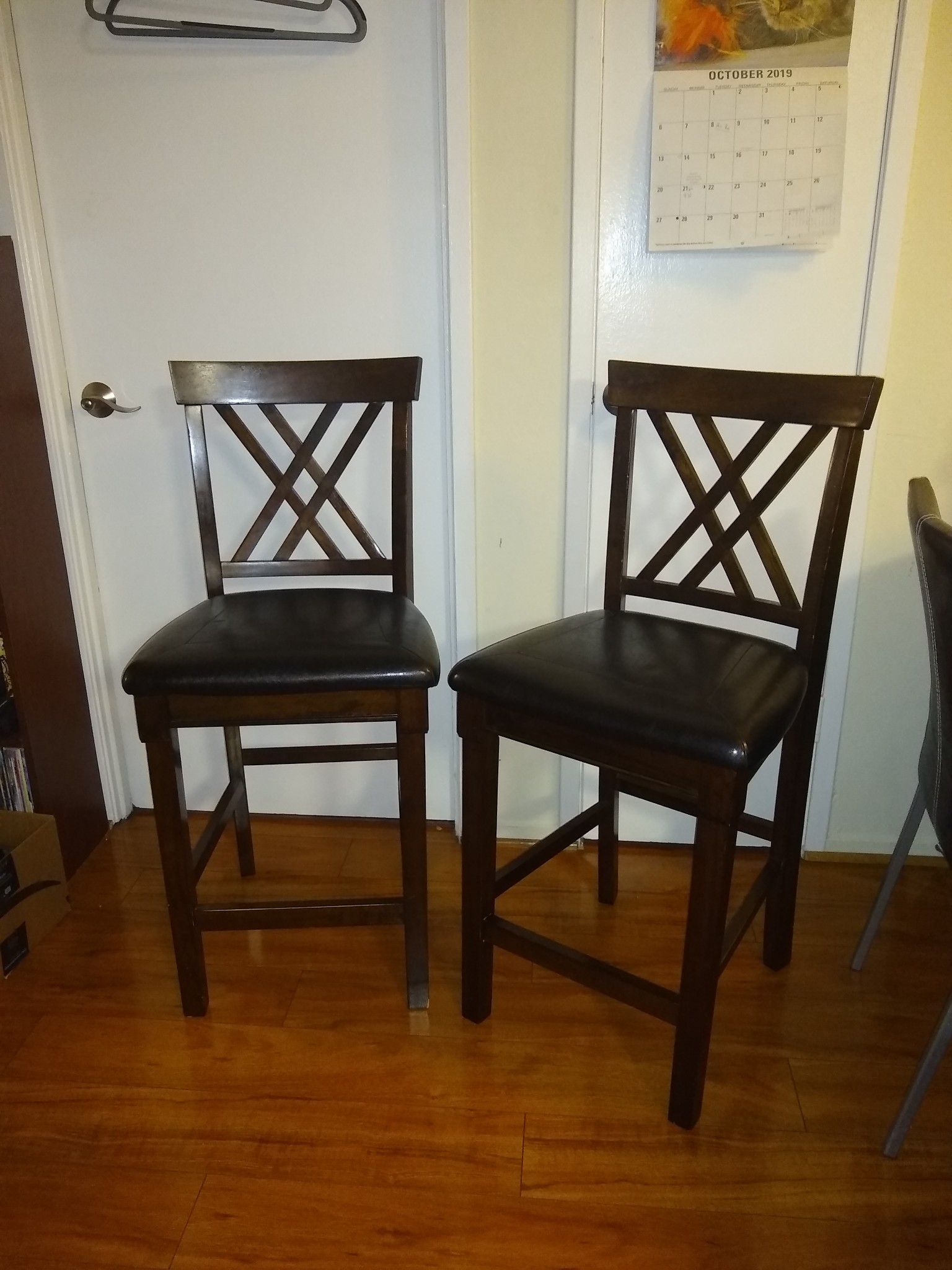 Pair of chairs for bar or hightable