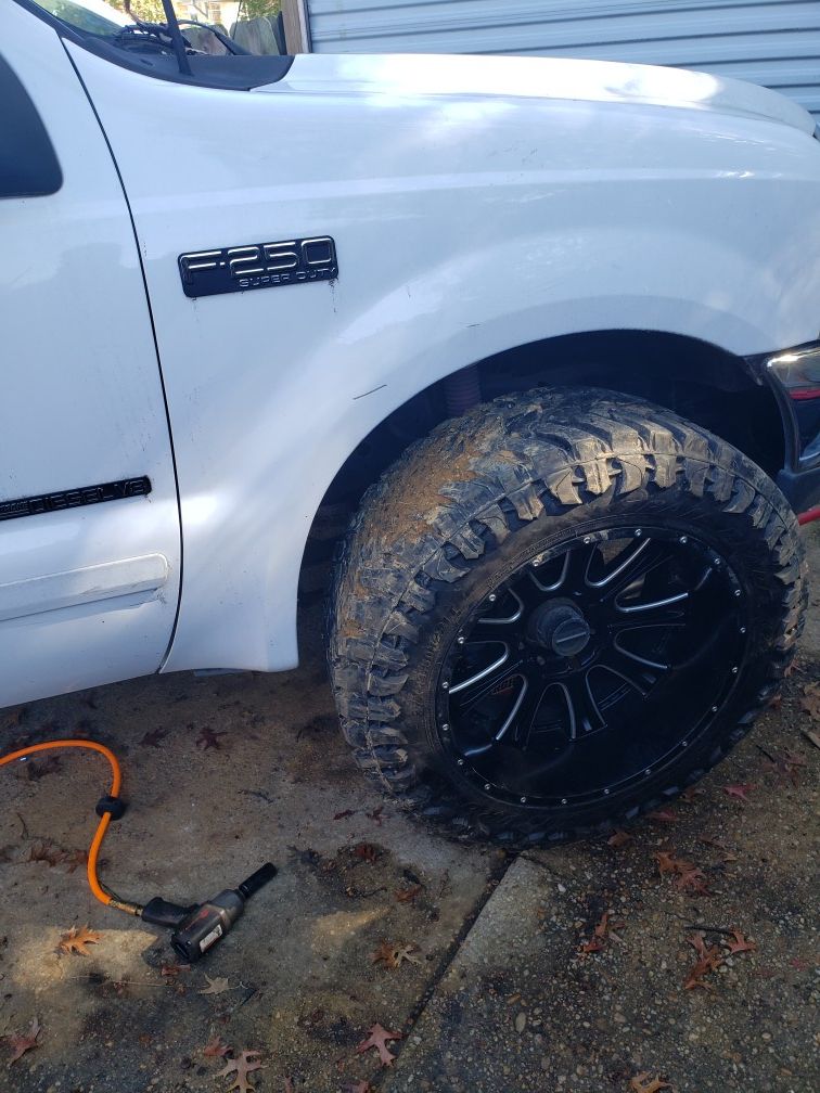 Ford f350 wheels and tires 37x13.50R 22Lt