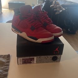 Air Jordan 4 Size 9.5 Men’s