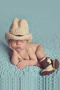 Sombrero y botas a crochet