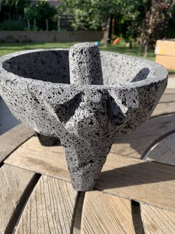 Molcajete de piedra volcánica10”