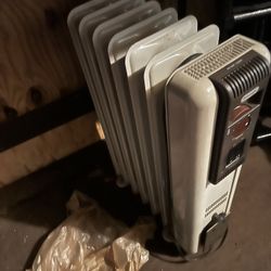 Delonghi Electric Sealed Oil Radiator Heater (contact info removed) Watt Like New $45