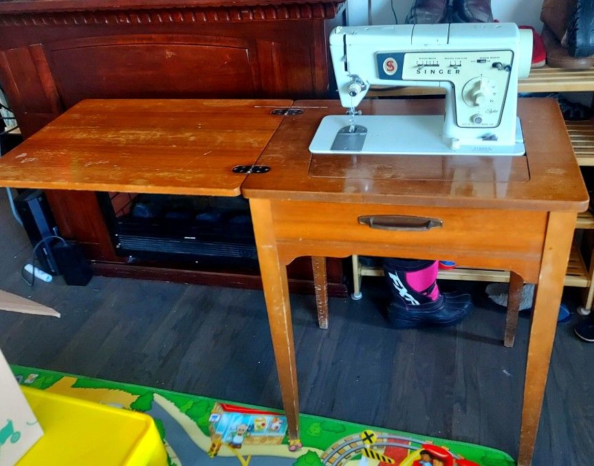 Vintage Singer Sewing Machine Stylist Zigzag Model 457