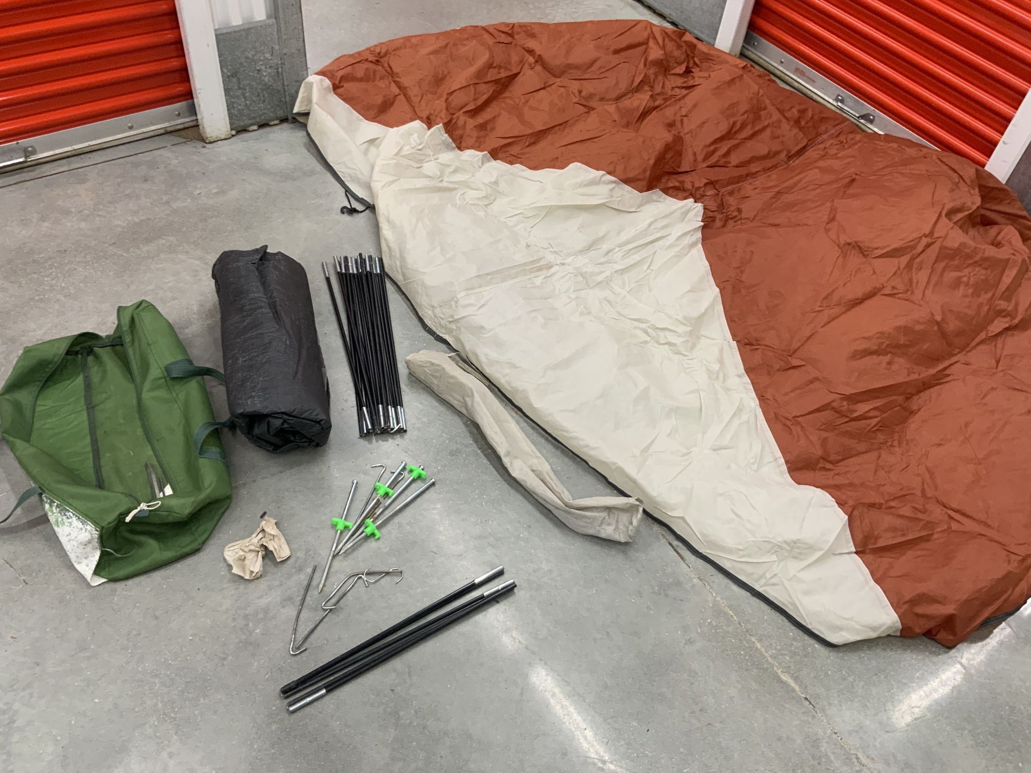 🦃 1 COLEMAN SunDome 9- by 7- Foot Four- Person Dome Tent (Orange/Grey)... Value $75