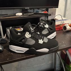 2024 Air Jordan 4 Retro 'White Thunder'