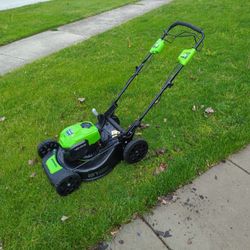 Greenworks Brushless 40V Electric Lawnmower