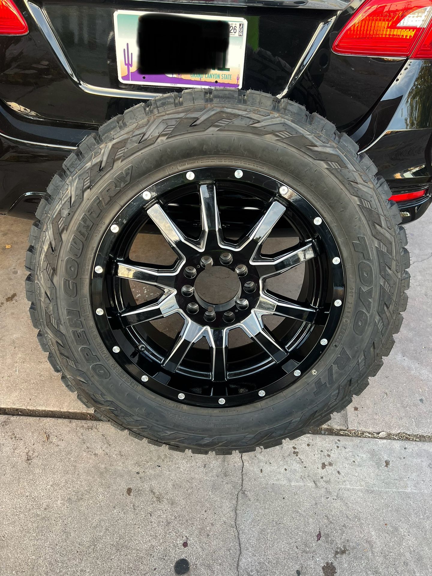 190$ 1 New. Spare Wheel and  Tire TOYO 305/55/20. 5 Lugs universal 