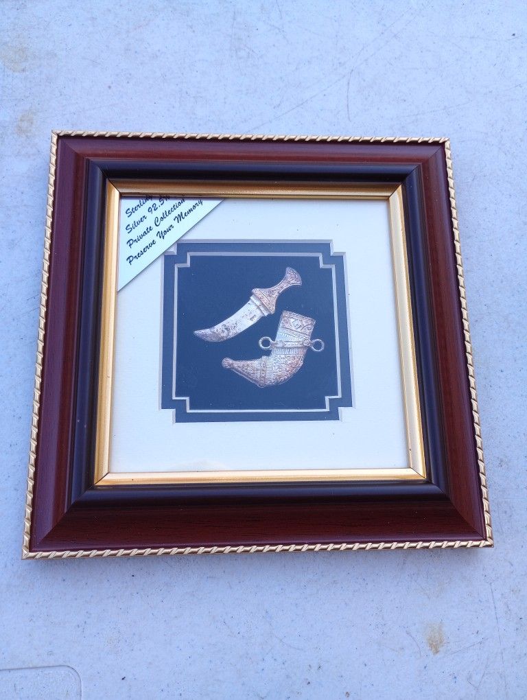 Vintage Silver Omani Khanjar Dagger with Omani Army Sandcast Cap Badge