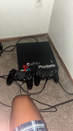 PS4 with 2 controllers