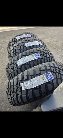39x13.50R17 BfGoodrich KM3 tires.