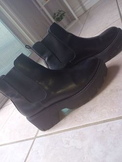 Urban outfitter size 9 Black Platform Chelsea Ankle Boots