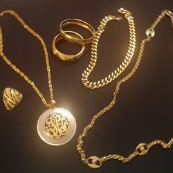 Vintage Jewelry Gold Tone Necklace Bracelet Pendant & Earrings 
