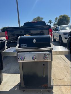 Spirit E-310 3-Burner Natural Gas Grill in Black with Built-In Thermometer