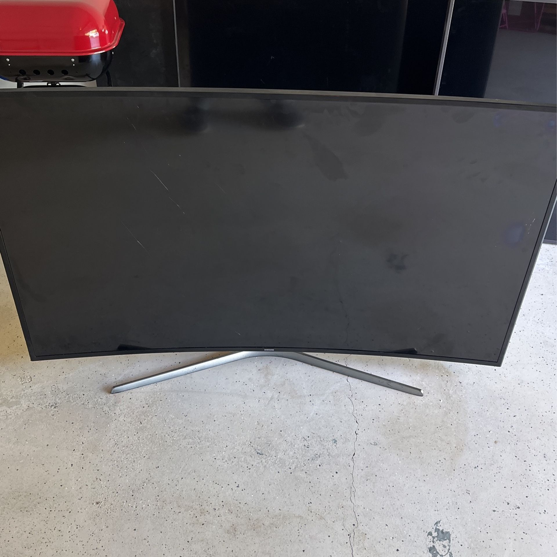 3 Broken Smart Tv 65 inch smart Samsung curve TV and 75 inch smart TV LG and a 70 inch smart Vizio