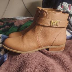 Michael Kors Women's Jilly Flat Booties size 9.5 / Botas Michael Kors talla 9.5