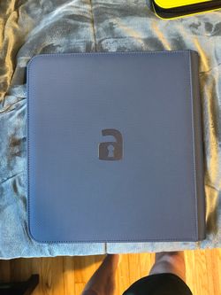 Vault X 12 Pocket Zip Binder, 480 Cards, 20 Side-Loading Pages