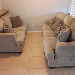 Couch set