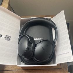Newest Model Bose Quiet Comfort Headphones 