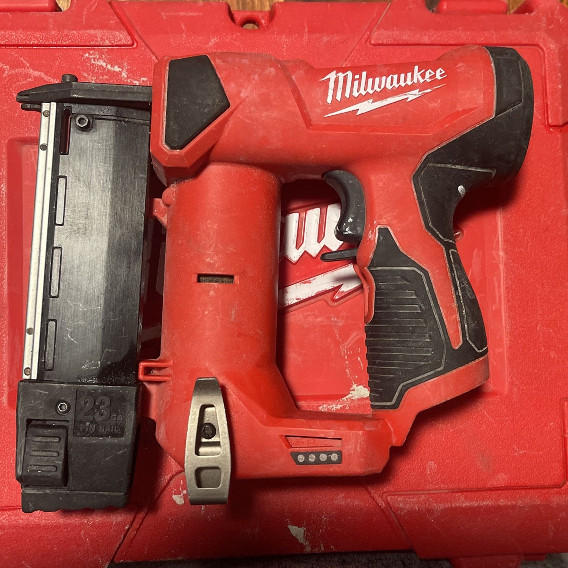 Milwaukee Nail Gun 23 GA for Sale in San Jose, CA OfferUp