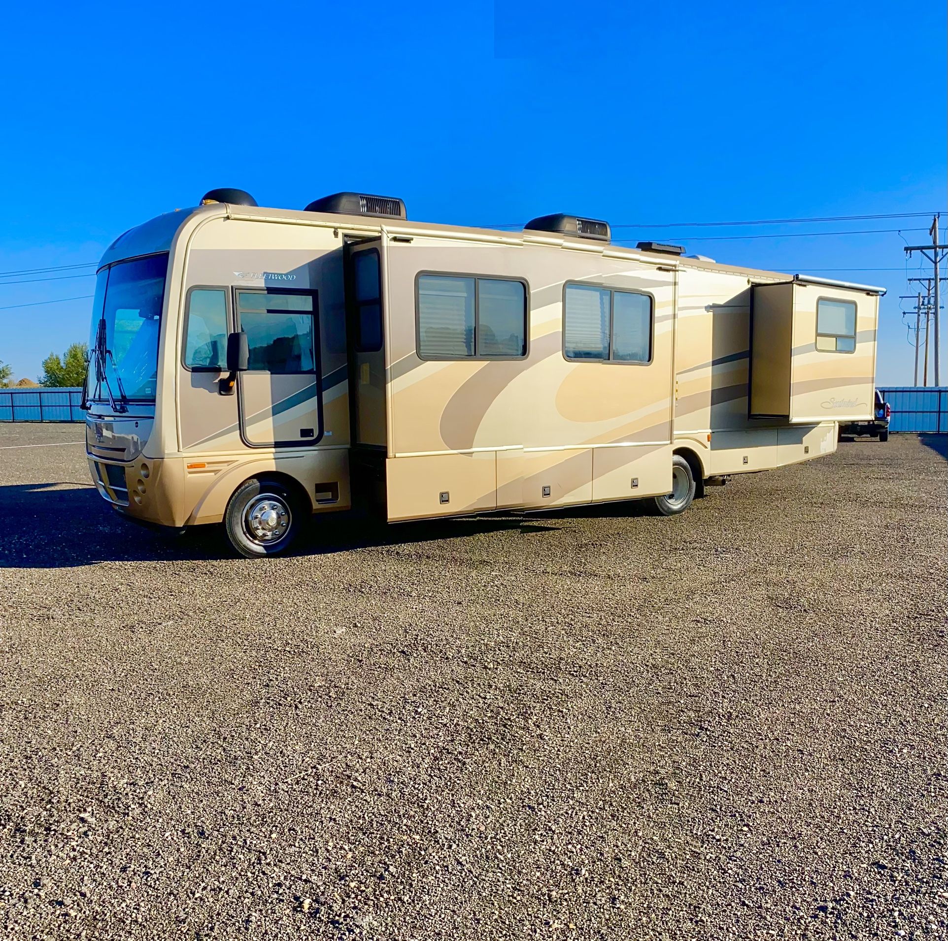 2005 Fleetwood Southwind Class A RV 36ft