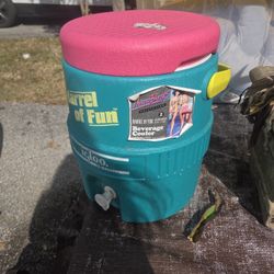 Igloo Retro Barrel of Fun 2 Gallon Jug
