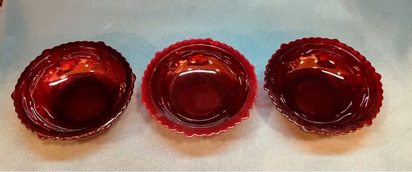 Beautiful set of 3 vintage Avon Cape Cod 1876 Ruby Red collection bowl