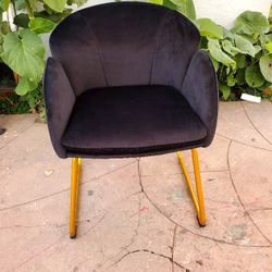 Modern Velvet Armchair, Flower Shaped Makeup Chair Vanity Chair with Golden Metal Legs