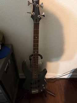 Mitchell bass and amp