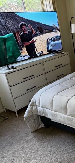 Dresser for Sale – Excellent Condition