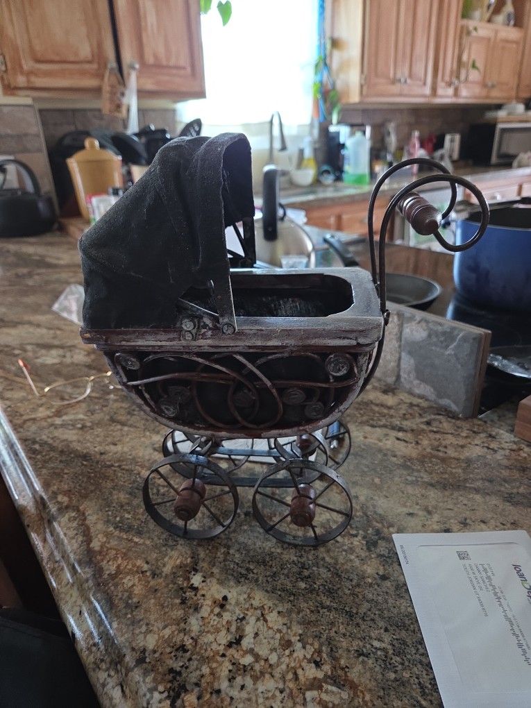 1940 Victorian Style Doll Carriage