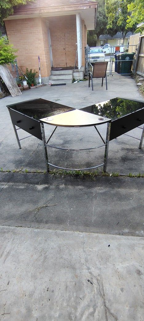 Make Me An Reasonable Offer Instead Of The $100! Just Need It Gone, Corner Desk Black Looks Brand New With Chair