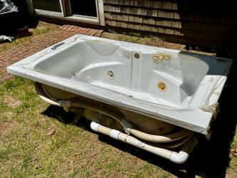 Jacuzzi 72”x42” whirlpool bath - New, never used!