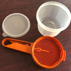 Vintage Tupperware Sifter