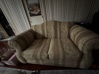 Couch / Sofa / Loveseat [ Free ]