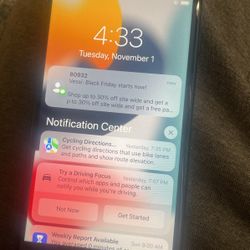 iPhone 7 32 Gb W/ 1 Year Of Phone Service Included