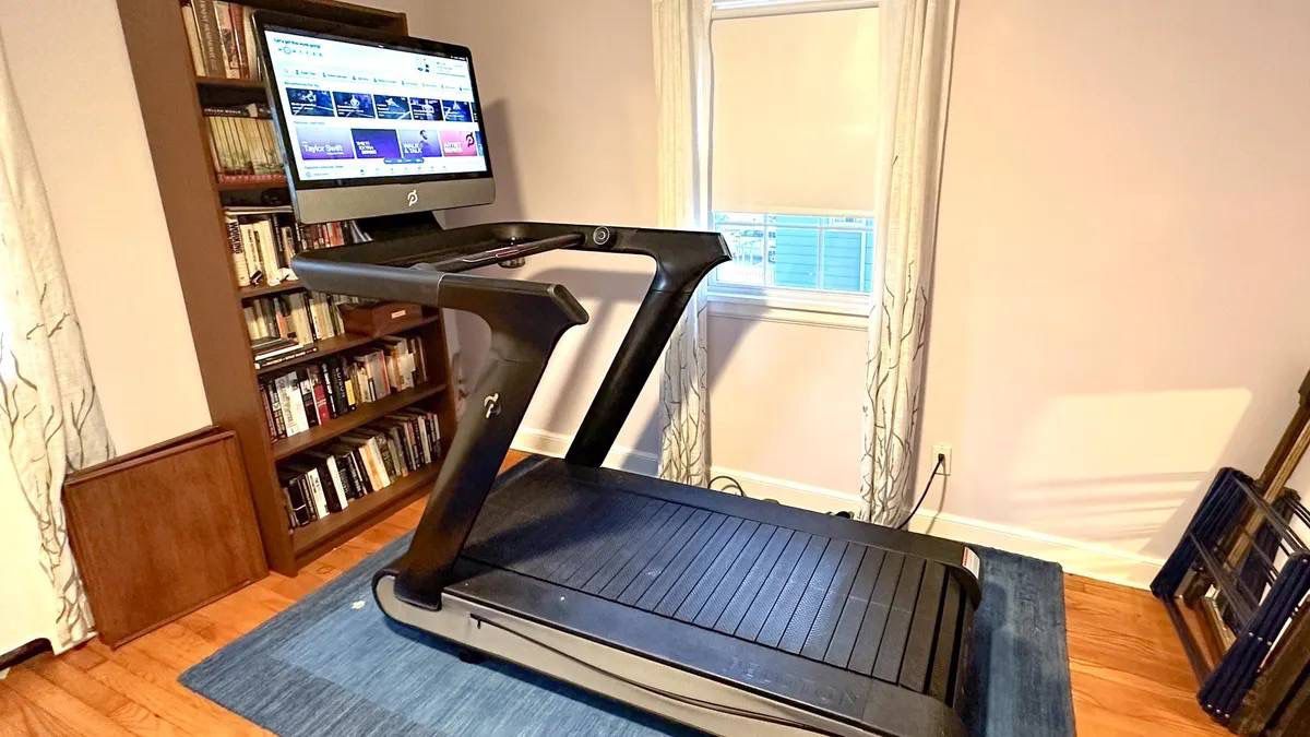 Peloton Tread Plus + 100 uses + Delivery available