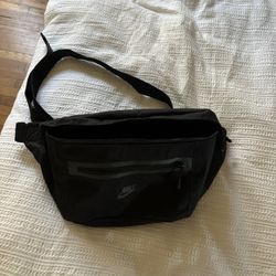 Nike Elemental Premium Crossbody Bag 