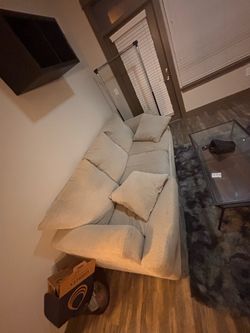 URGENT  COUCH SALE (NEED TO GET RID)