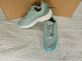 Avia Women's Performance Bungee Athletic Sneakers. Size 7 - 7.5 or  8