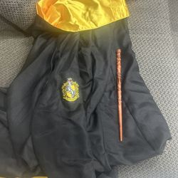Harry Potter Hufflepuff Robe And Wand 