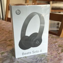Beats Solo 4 