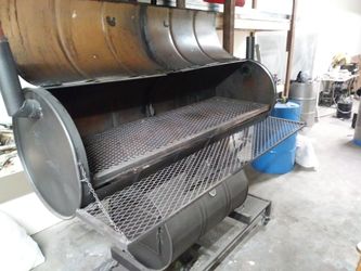 Full pig smoker / bbq grill