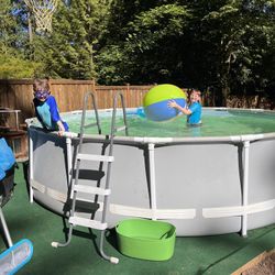 Intex Pool with Sand Filter/Automatic Timer