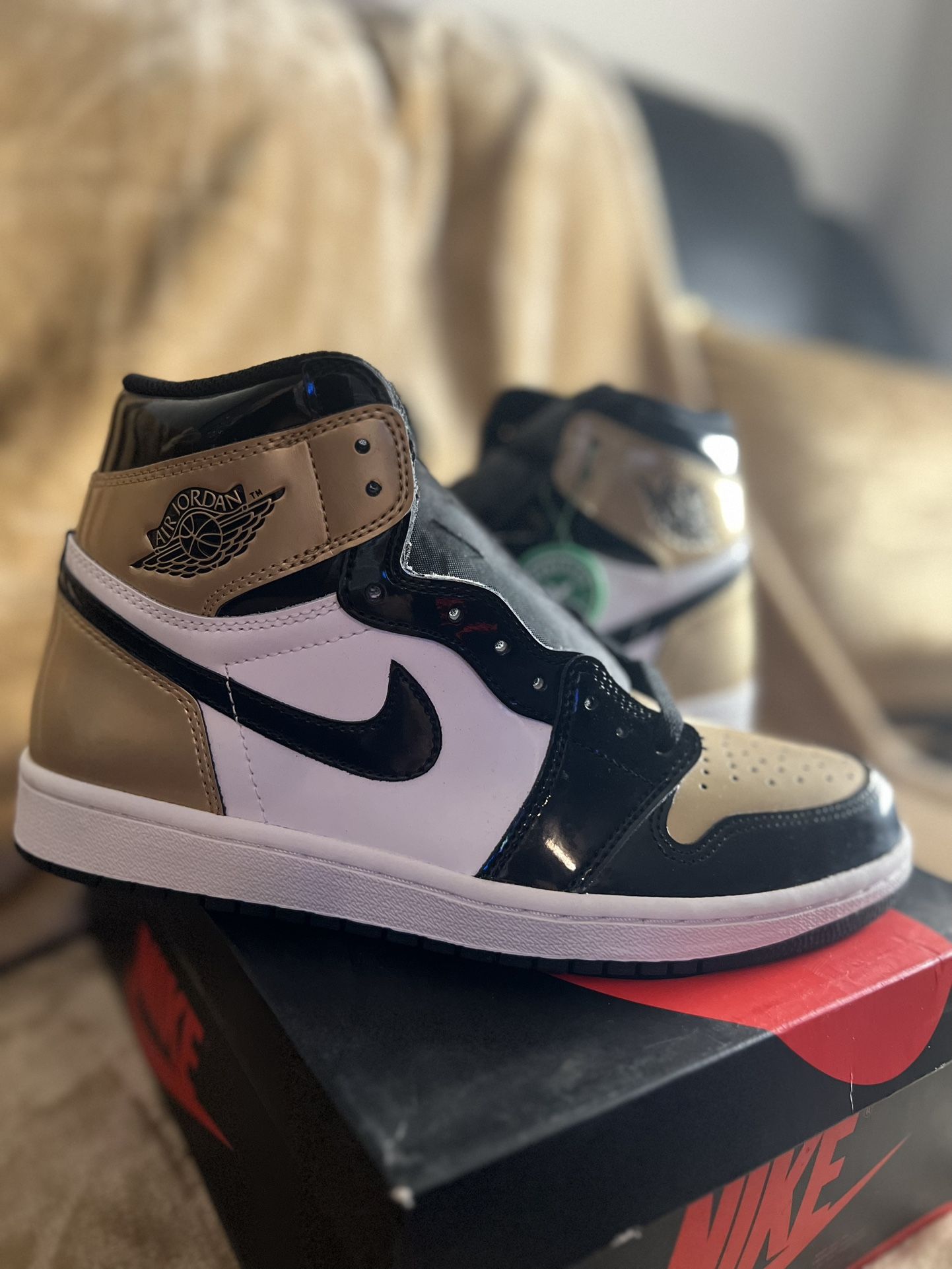 Jordan 1 Retro Gold Toe
