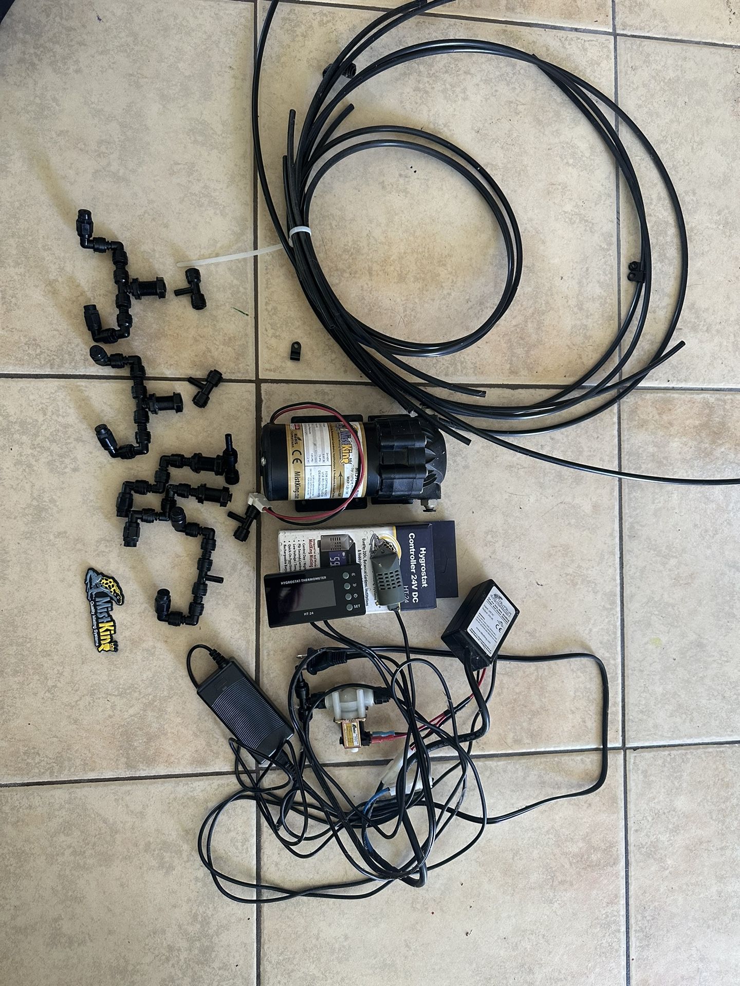 Mistking System , Reservoir, And Hygrostat